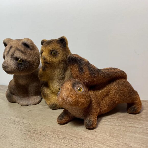 Vintage Flocked Animal Figurines Ceramic Squirrel Raccoon Bear - Picture 3 of 6